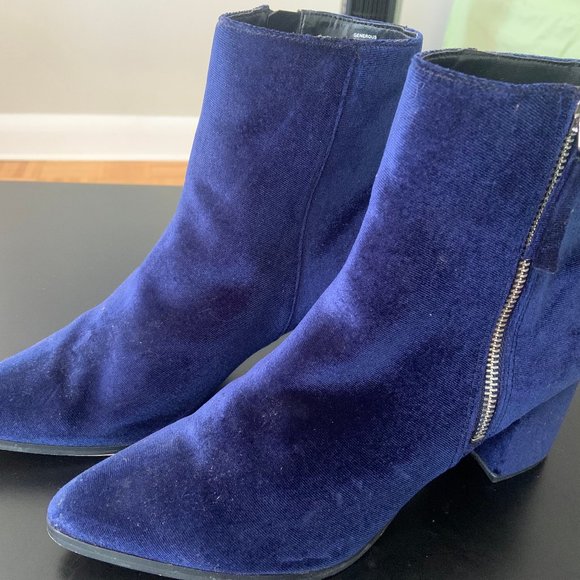 STEVE MADDEN Blue Velvet Heels - Picture 1 of 5